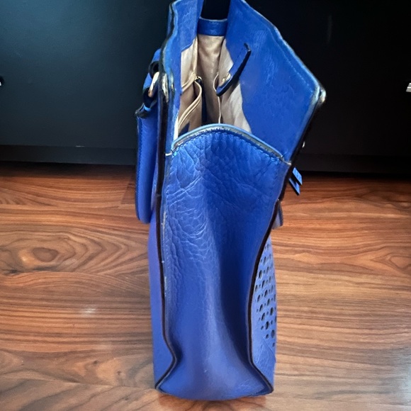 Gently loved Kate Spade hand bag. No tears or rips. Smoke free home. Like New. - Picture 2 of 5